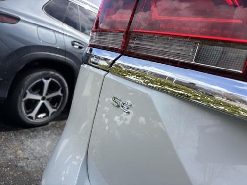 Opal White Pearl 2026 Volkswagen Atlas 2.0T SE w/Technology 4MOTION