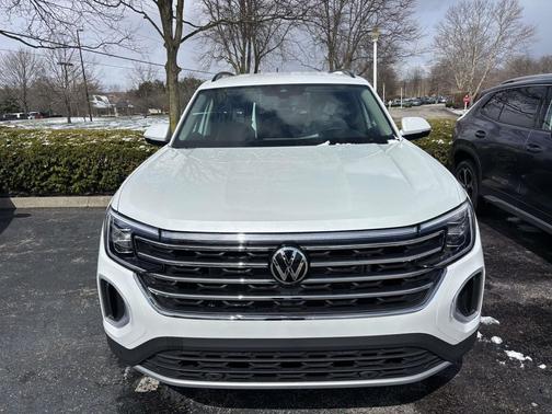 Opal White Pearl 2026 Volkswagen Atlas 2.0T SE w/Technology 4MOTION