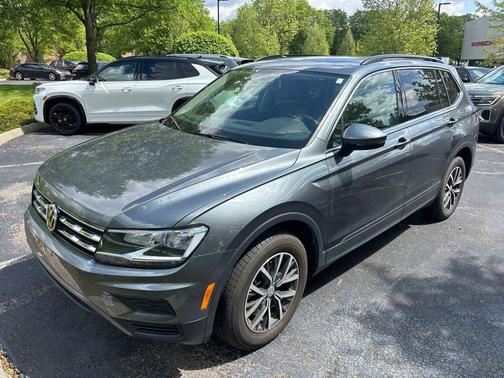 Platinum Gray Metallic 2019 Volkswagen Tiguan 2.0T SE 4MOTION