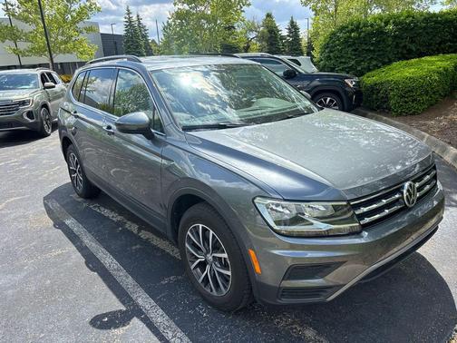 Platinum Gray Metallic 2019 Volkswagen Tiguan 2.0T SE 4MOTION