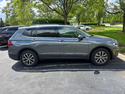 Platinum Gray Metallic 2019 Volkswagen Tiguan 2.0T SE 4MOTION