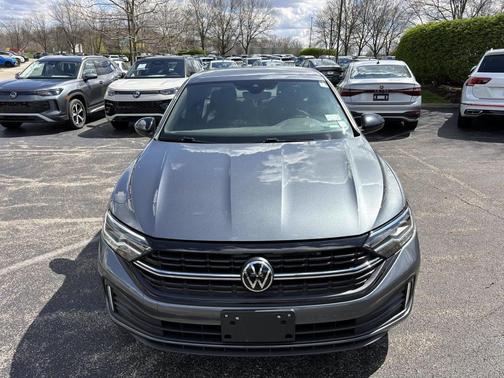Platinum Gray Metallic 2023 Volkswagen Jetta 1.5T Sport