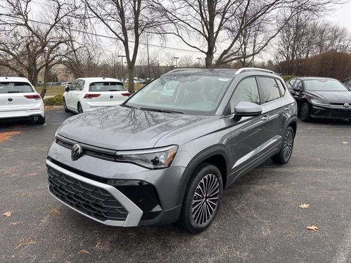 Gray 2026 Volkswagen Taos SE