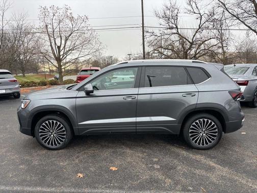 Gray 2026 Volkswagen Taos SE