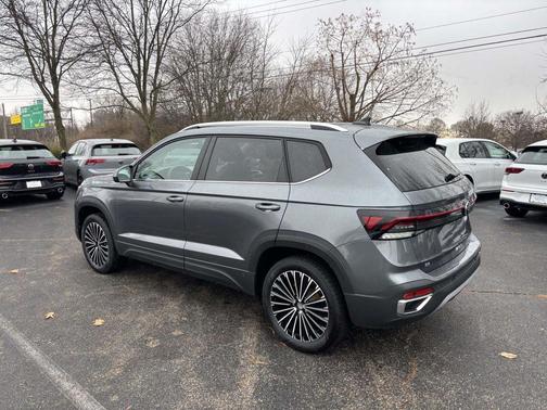 Gray 2026 Volkswagen Taos SE