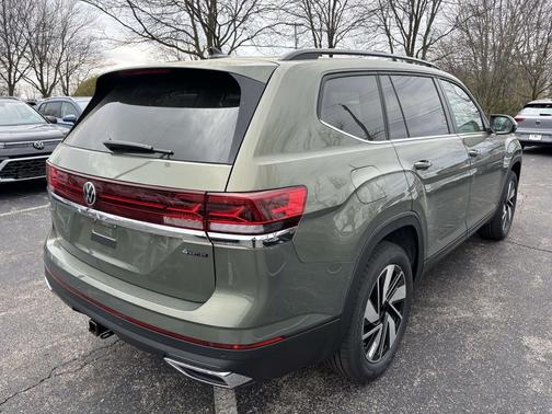 Avocado Green Pearl 2026 Volkswagen Atlas 2.0T SE w/Technology 4MOTION