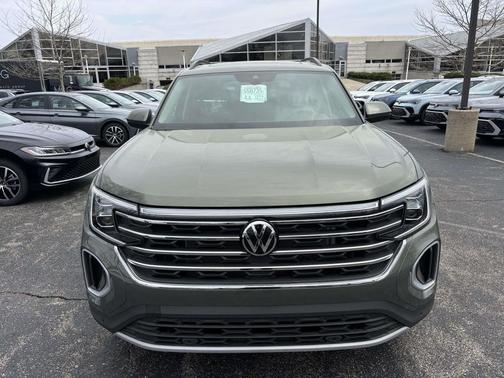 Avocado Green Pearl 2026 Volkswagen Atlas 2.0T SE w/Technology 4MOTION