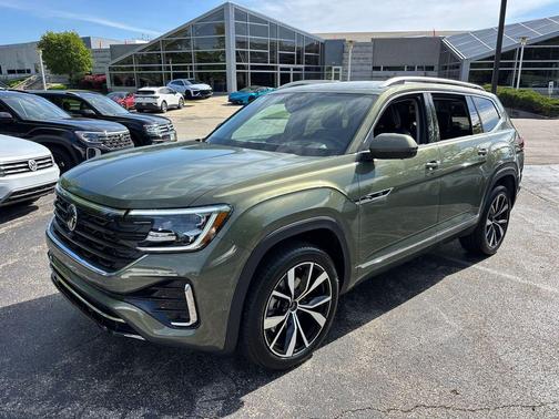 Avocado Green Pearl 2026 Volkswagen Atlas 2.0T SEL Premium R-Line 4MOTION