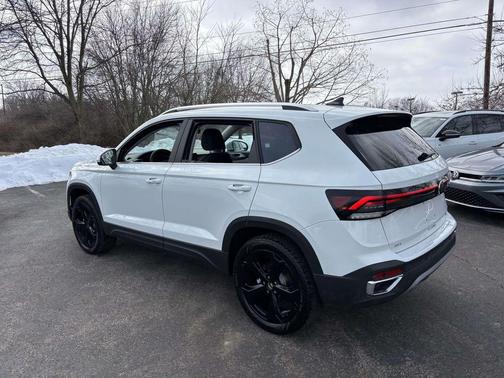 2026 Volkswagen Taos SEL