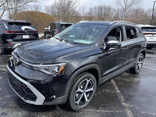 Deep Black Pearl 2026 Volkswagen Taos SEL