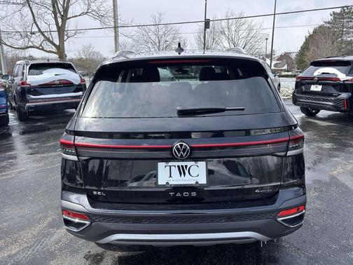 Deep Black Pearl 2026 Volkswagen Taos SEL