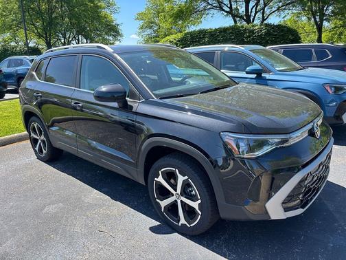 Deep Black Pearl 2026 Volkswagen Taos SEL