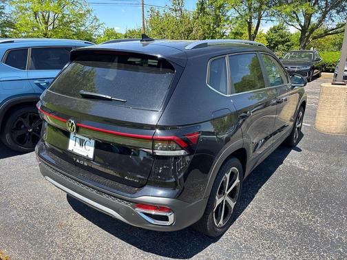 Deep Black Pearl 2026 Volkswagen Taos SEL
