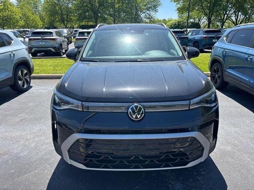 Deep Black Pearl 2026 Volkswagen Taos SEL