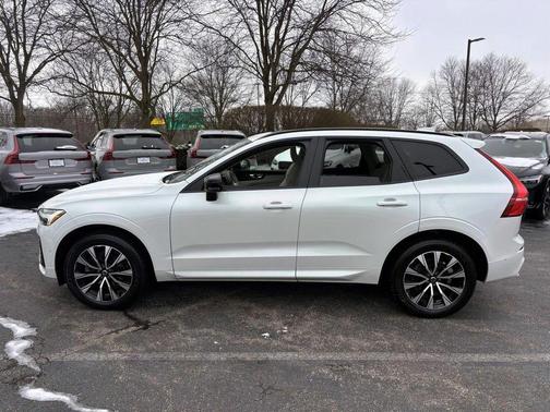 2023 Volvo XC60 B5 Plus Dark Theme