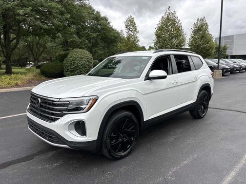 White 2026 Volkswagen Atlas 2.0T SE w/Technology 4MOTION