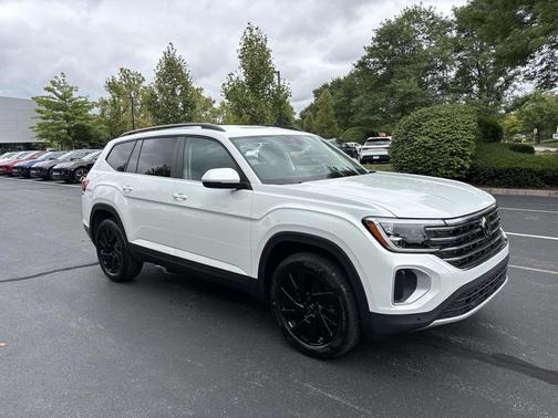 White 2026 Volkswagen Atlas 2.0T SE w/Technology 4MOTION