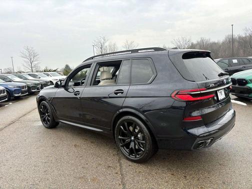 2025 BMW X7 M60i