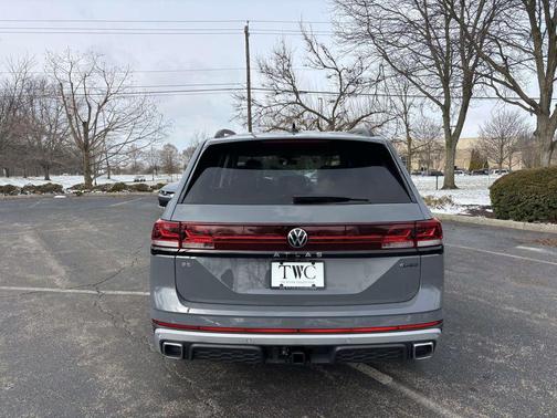 Pure Gray 2026 Volkswagen Atlas Peak Edition
