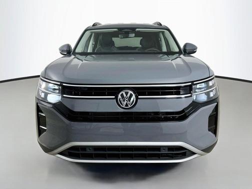 Pure Gray 2027 Volkswagen Atlas SE w/Technology