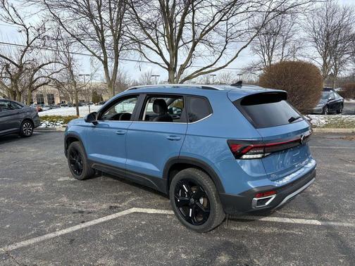 Monterey Blue Pearl 2026 Volkswagen Taos SEL