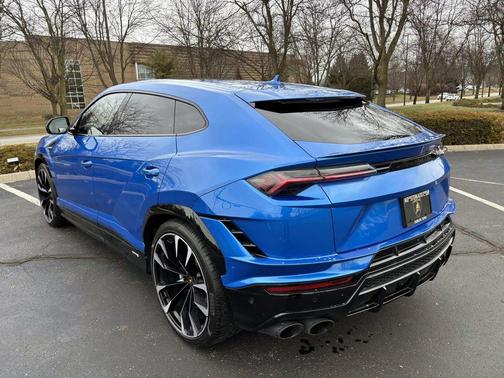 2023 Lamborghini Urus S