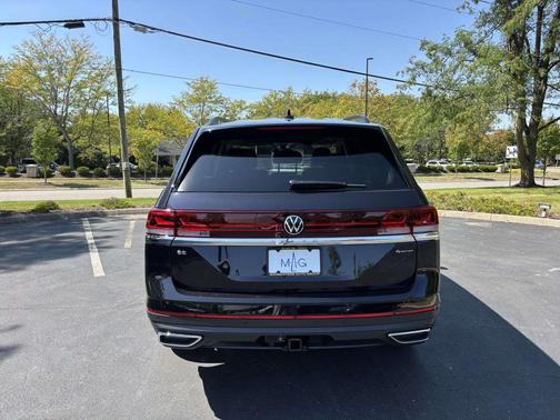 Deep Black Pearl 2026 Volkswagen Atlas 2.0T SE w/Technology 4MOTION