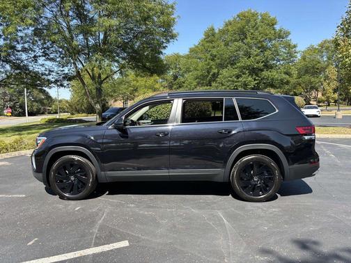 Deep Black Pearl 2026 Volkswagen Atlas 2.0T SE w/Technology 4MOTION