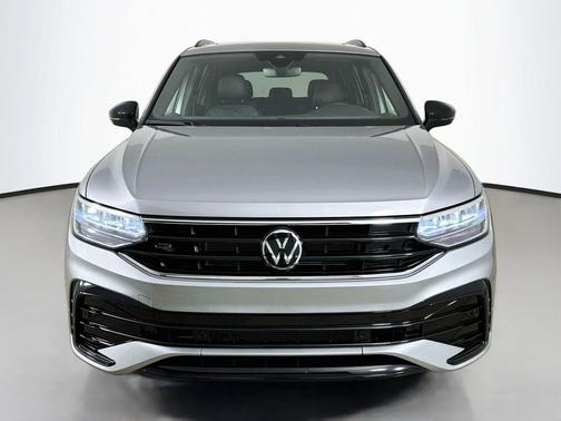 Pyrite Silver Metallic 2024 Volkswagen Tiguan 2.0T SE R-Line Black 4MOTION