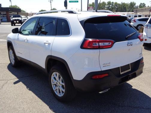 Photo 5 of 18 of 2017 Jeep Cherokee Latitude