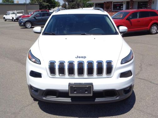 Photo 2 of 18 of 2017 Jeep Cherokee Latitude