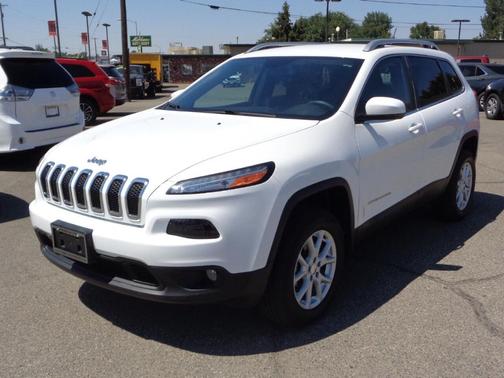 Photo 3 of 18 of 2017 Jeep Cherokee Latitude