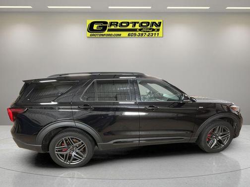 Black Metallic 2025 Ford Explorer ST-Line
