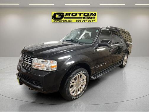 Tuxedo Black Metallic 2013 Lincoln Navigator Base