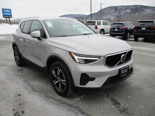 2023 Volvo XC40 B5 Core