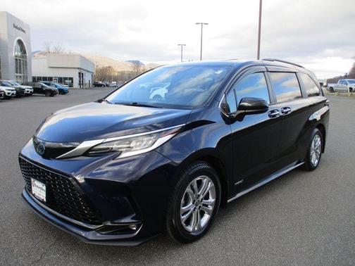 2021 Toyota Sienna XSE 7 Passenger