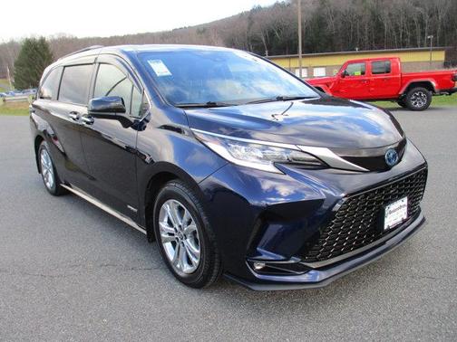 2021 Toyota Sienna XSE 7 Passenger
