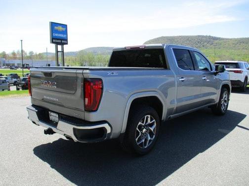 Sterling Metallic 2023 GMC Sierra 1500 SLT