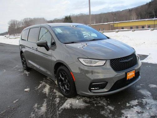 2023 Chrysler Pacifica Hybrid Touring L
