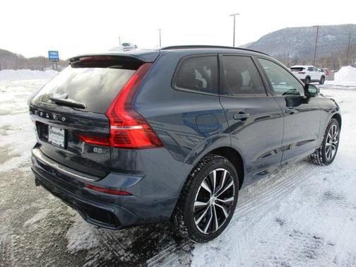 2023 Volvo XC60 B5 Plus Dark Theme