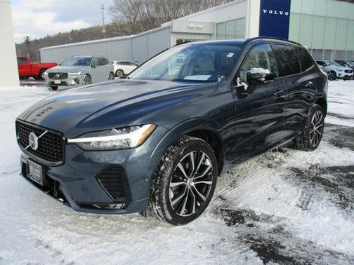 2023 Volvo XC60 B5 Plus Dark Theme