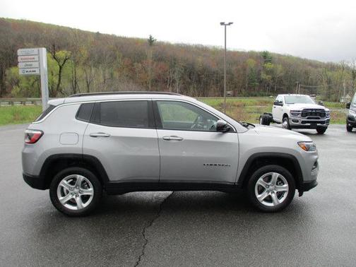 Billet Silver Metallic Clearcoat 2023 Jeep Compass Latitude