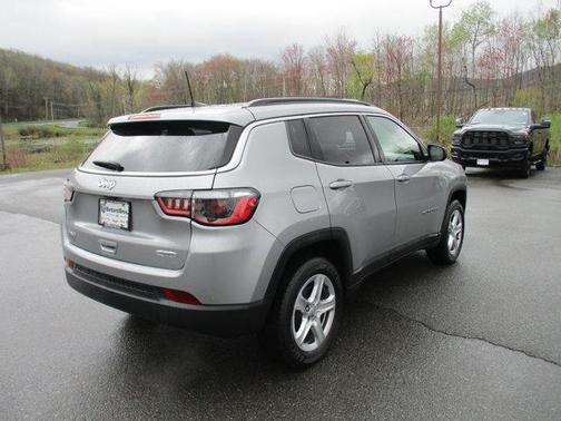 Billet Silver Metallic Clearcoat 2023 Jeep Compass Latitude