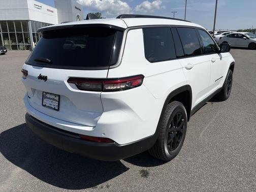 Bright White Clearcoat 2026 Jeep Grand Cherokee L Altitude
