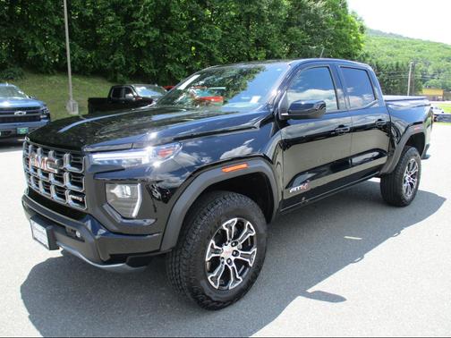 Onyx Black 2025 GMC Canyon AT4