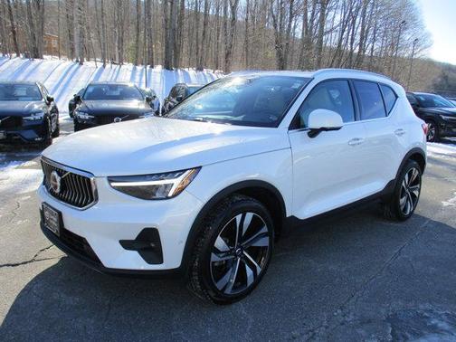 2024 Volvo XC40 B5 Plus Bright Theme