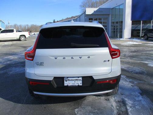 2024 Volvo XC40 B5 Plus Bright Theme