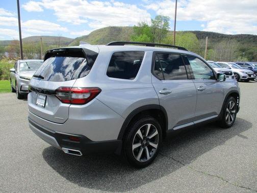 Lunar Silver Metallic 2023 Honda Pilot Touring 8-Passenger