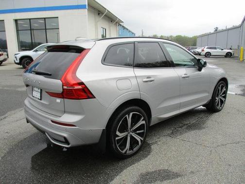 Silver Dawn Metallic 2024 Volvo XC60 Recharge Plug-In Hybrid T8 Ultimate Dark Theme