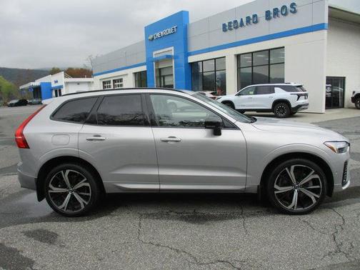 Silver Dawn Metallic 2024 Volvo XC60 Recharge Plug-In Hybrid T8 Ultimate Dark Theme